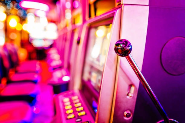 ckltoto app home screen with slot games and live-dealer options